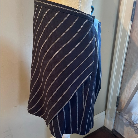 Banana Republic Navy
Stripe Faux Wrap A-Line Skirt Banana Republic Factory - Picture 4 of 10
